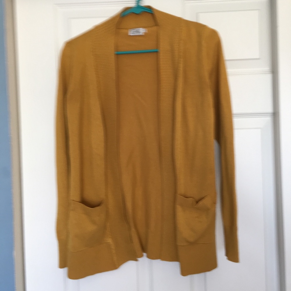Mustard cardigan with pockets